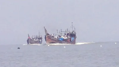 বেপরোয়া হয়ে উঠছে নৌপথের অপরাধীরা