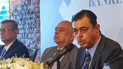 সংবাদ সম্মেলনে অ্যাসোসিয়েশন অব ব্যাংকার্স, বাংলাদেশ (এবিবি) এর চেয়ারম্যান ও ব্র্যাক ব্যাংকের ব্যবস্থাপনা পরিচালক সেলিম আর. এফ. হোসেন