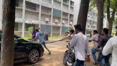 ছাত্রদলের নেতাকে মারধর