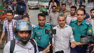 পদযাত্রা থেকে বিএনপি ঢাকা মহানগর দক্ষিণের কেন্দ্রীয় নেতা শেখ রবিউল আলমকে আটক করে পুলিশ