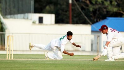 দারুণ প্রতিরোধে লিড নিয়েছে ক্যারিবিয়ানরা।