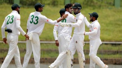 দারুণ বোলিংয়ে লড়াই করে আফিফদের হার