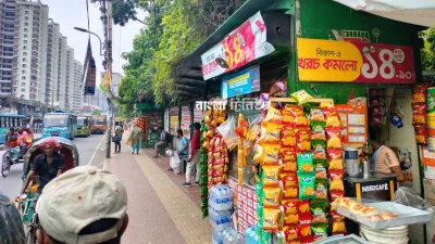 যাত্রীছাউনি তো নয়, দেখে মনে হচ্ছে কনফেকশনারি