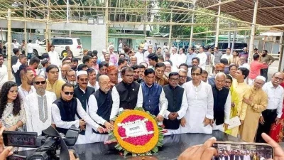 বঙ্গবন্ধুর প্রতিকৃতিতে ঢাকা জেলা আওয়ামী লীগের পূর্ণাঙ্গ কমিটির শ্রদ্ধা
