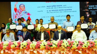 বিজয়ীদের সঙ্গে স্বাস্থ্য ও পরিবার কল্যাণমন্ত্রী জাহিদ মালেক