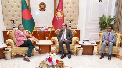বঙ্গভবনে রাষ্ট্রপতি মো. সাহাবুদ্দিনের সঙ্গে সাক্ষাৎ করেন দুদক চেয়ারম্যান মোহাম্মদ মঈনউদ্দীন আব্দুল্লাহ, ছবি: বাসস