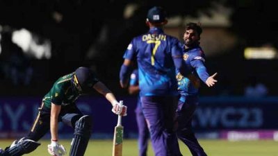 আবারও পাঁচ উইকেট নিলেন হাসারাঙ্গা