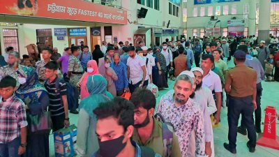 চট্টগ্রাম স্টেশনে ঈদযাত্রী