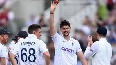 অ্যাশেজে প্রথম ম্যাচ খেলতে যাচ্ছেন টাং