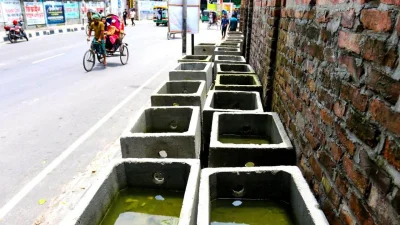 রাজধানীর লালবাগ এলাকায় রাস্তার পাশে নির্মাণসামগ্রীতে দেখা যায় কয়েক দিনের জমা পানি (ছবি: নাসিরুল ইসলাম)