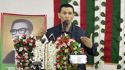 আলোচনা সভায় বক্তব্য রাখছেন তানজিম আহমেদ সোহেল তাজ