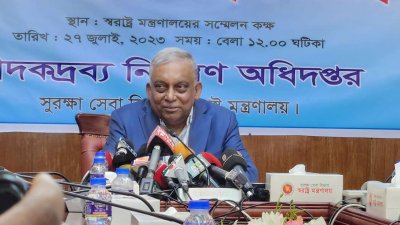 স্বরাষ্ট্রমন্ত্রী আসাদুজ্জামান খান কামাল