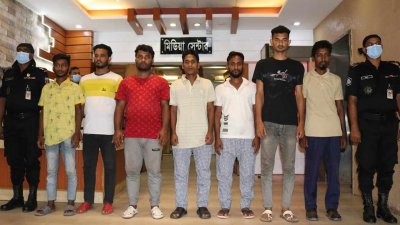 র্যাবের হেফাজতে গ্রেফতার ব্যক্তিরা