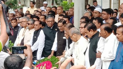 শেখ কামালের সমাধিতে শ্রদ্ধা জানাচ্ছেন আওয়ামী লীগ নেতারা
