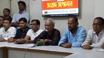 সংবাদ সম্মেলনে বক্তব্য রাখছেন রুহুল কবির রিজভী আহমেদ