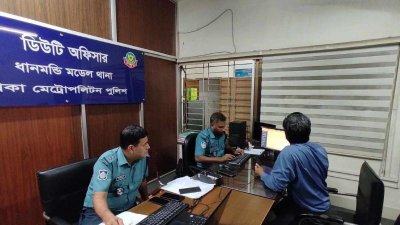ধানমন্ডি থানায় মঙ্গলবার (১৫ আগস্ট) সাধারণ ডায়েরি করেন এক চিকিৎসক। ছবি: বাংলা ট্রিবিউন