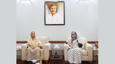 প্রধানমন্ত্রী শেখ হাসিনার সঙ্গে রওশন এরশাদ