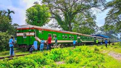 ট্রেন চলাচল স্বাভাবিক