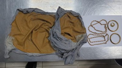 স্বর্ণের প্রলেপ দেওয়া টি-শার্ট