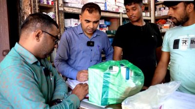 ভোক্তা অধিকার সংরক্ষণ অধিদফতরের ৪০টি টিম ৫৩টি ওষুধের মার্কেটে অভিযান চালায়