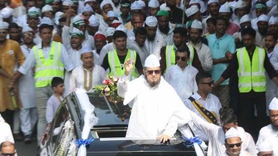 লাখো মানুষের অংশগ্রহণে রাজধানীতে ধর্মীয় শোভাযাত্রা অনুষ্ঠিত হয় ছবি: সাজ্জাদ হোসেন