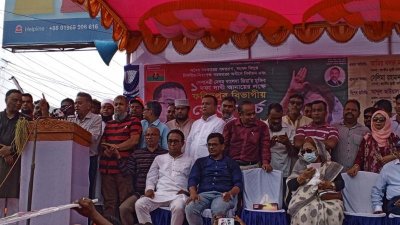 রাজবাড়ীতে পথসভায় বক্তব্য দেন আমির খসরু মাহমুদ চৌধুরী