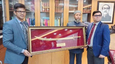 মোহাম্মদ হারুন অর রশীদের উপহার দেওয়া তরবারি সুপ্রিম কোর্ট জাদুঘরে হস্তান্তর করেছেন প্রধান বিচারপতি ওবায়দুল হাসান