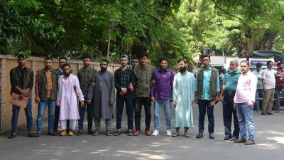 কাউন্টার টেরোরিজম অ্যান্ড ট্রান্সন্যাশনাল ক্রাইমের (সিটিটিসি) স্পেশাল অ্যাকশন গ্রুপের হেফাজতে গ্রেফতারকৃত পাঁচ জঙ্গি