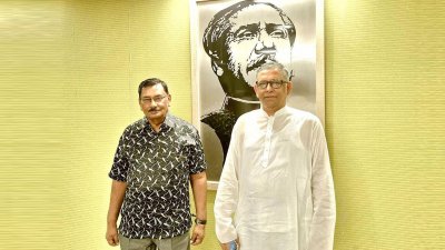 গৌতম লাহিড়ীর সঙ্গে আ ফ ম বাহাউদ্দিন নাছিম