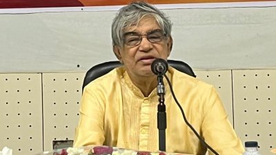 বক্তব্য রাখছেন ডাক ও টেলিযোগাযোগ মন্ত্রী মোস্তাফা জব্বার