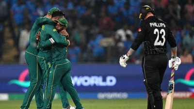 ফিলিপসকে ফিরিয়ে দক্ষিণ আফ্রিকার জয় উল্লাস