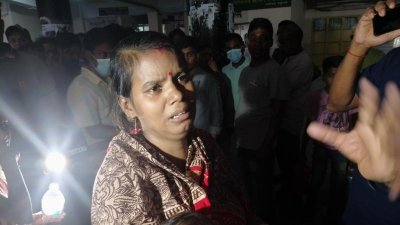 হাসপাতালে চালকের স্ত্রীর কান্না