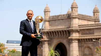 ভারতের দ্বিতীয় বিশ্বকাপ জয়ী অধিনায়ক ধোনি