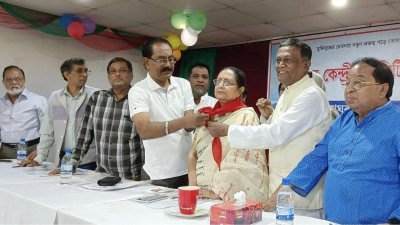 খেলাঘরের ভারপ্রাপ্ত চেয়ারম্যান মাখদুমা নার্গিস রত্নাসহ অন্যরা