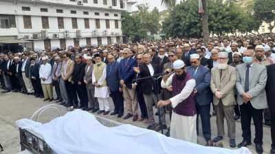 সুপ্রিম কোর্ট আইনজীবী সমিতির প্রাঙ্গণে ব্যারিস্টার মইনুল হোসেনের জানাজা