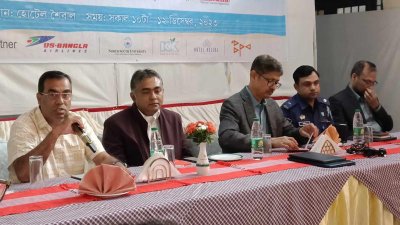 কথা বলছেন কক্সবাজার প্রেসক্লাব ও কক্সবাজার সাংবাদিক ইউনিয়নের সভাপতি আবু তাহের (ছবি: বাংলা ট্রিবিউন)