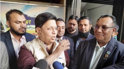 সাংবাদিকদের সঙ্গে কথা বলছেন পররাষ্ট্রমন্ত্রী ড. এ কে আব্দুল মোমেন