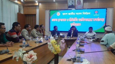রবিবার দুপুর থেকে বিকাল পর্যন্ত রিটার্নিং কর্মকর্তার কার্যালয়ে উপস্থিত হয়ে মনোনয়নপত্র প্রত্যাহারের আবেদন করেন প্রার্থীরা