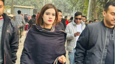 ২০২২ সালে চাঁপাইনবাবগঞ্জ-২ আস্নের উপনির্বাচনে লড়তে গণসংযোগ করেন মাহিয়া মাহি