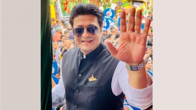 নির্বাচনি প্রচারণায় ফেরদৌস আহমেদ (ছবি: ফেসবুক)