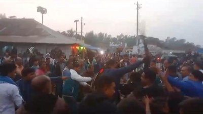 আওয়ামী লীগ ও স্বতন্ত্র প্রার্থীর সমর্থকদের মধ্যে সংঘর্ষ