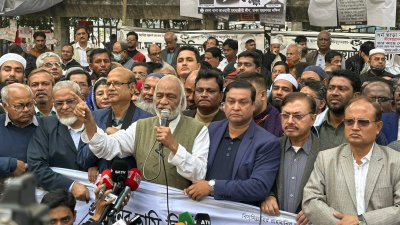 বক্তব্য দিচ্ছেন আবদুল মঈন খান