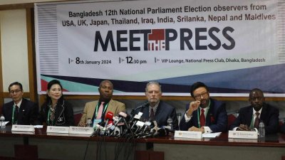 জাতীয় প্রেস ক্লাবে সংবাদ সম্মেলনে বিদেশি পর্যবেক্ষকরা