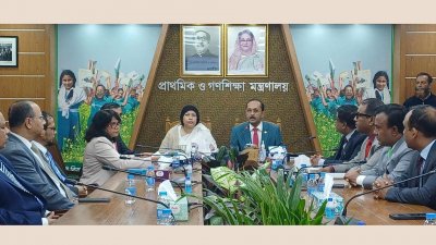 মন্ত্রণালয়ের সভাকক্ষে মতবিনিময়কালে প্রাথমিক ও গণশিক্ষা প্রতিমন্ত্রী বেগম রুমানা আলী