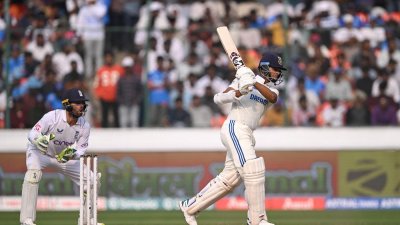 আগ্রাসী মনোভাব নিয়ে ব্যাট করেছেন জয়সওয়াল।