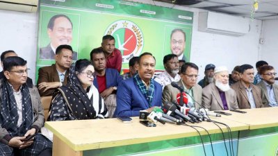 সংবাদ সম্মেলনে জাতীয় পার্টি মহাসচিব মো. মুজিবুল হক চুন্নু