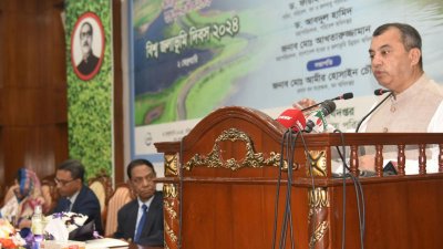 বক্তব্য দিচ্ছেন পরিবেশমন্ত্রী সাবের হোসেন চৌধুরী