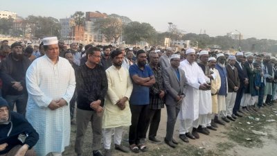 জানাজায় স্থানীয় সংসদ সদস্য জাহিদ আহসান রাসেলসহ অনেকে অংশ নেন