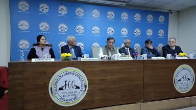 সাংবাদিকদের সঙ্গে মতবিনিময়কালে হাছান মাহমুদ