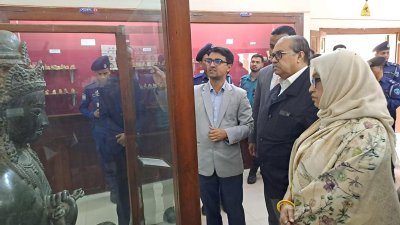 পরিদর্শনকালে প্রধান বিচারপতি ওবায়দুল হাসান